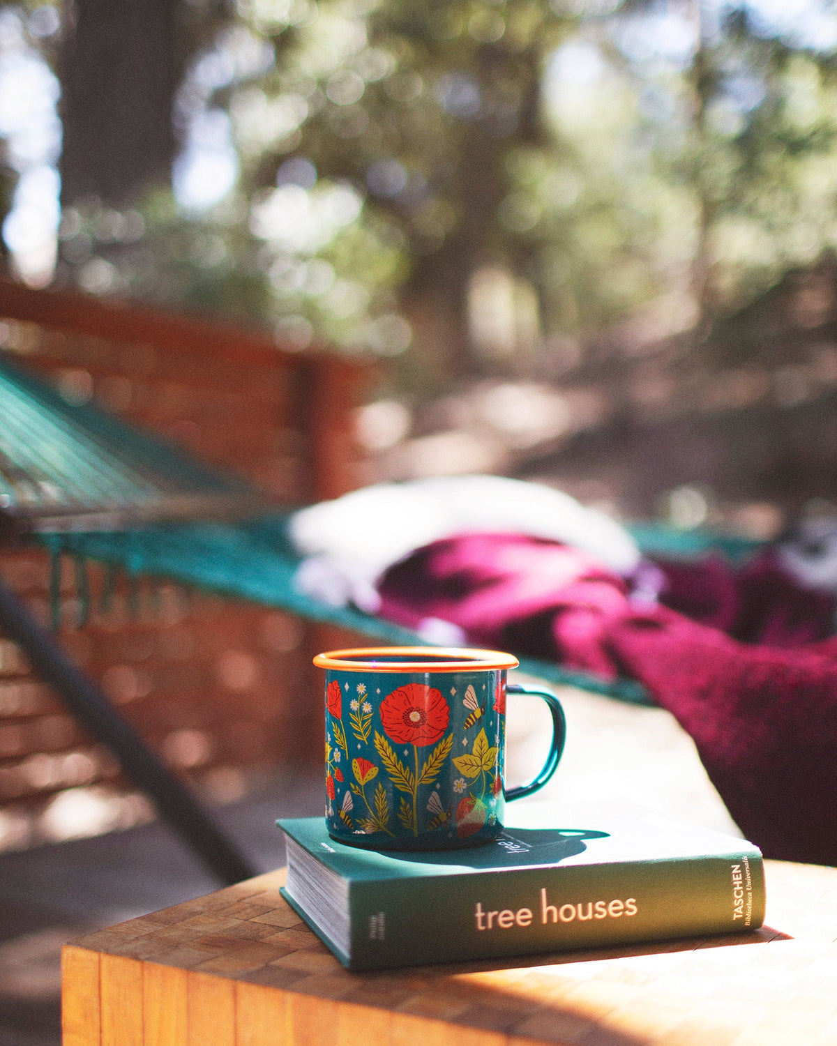 Garden Buzz Enamel Mug 16oz Trek Light
